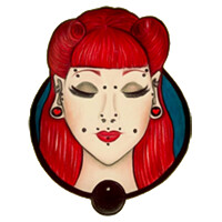Dannie Dead Doll's Piercing in Peine