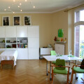 Großer Besprechungsraum der Naturheilpraxis kerngesund² von Heilpraktiker M. Hoster in Mannheim.