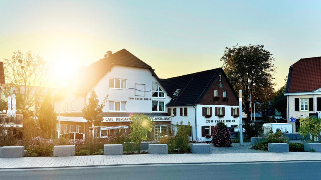 Hotel&Restaurant Zum Vater Rhein in Monheim am Rhein - Logo