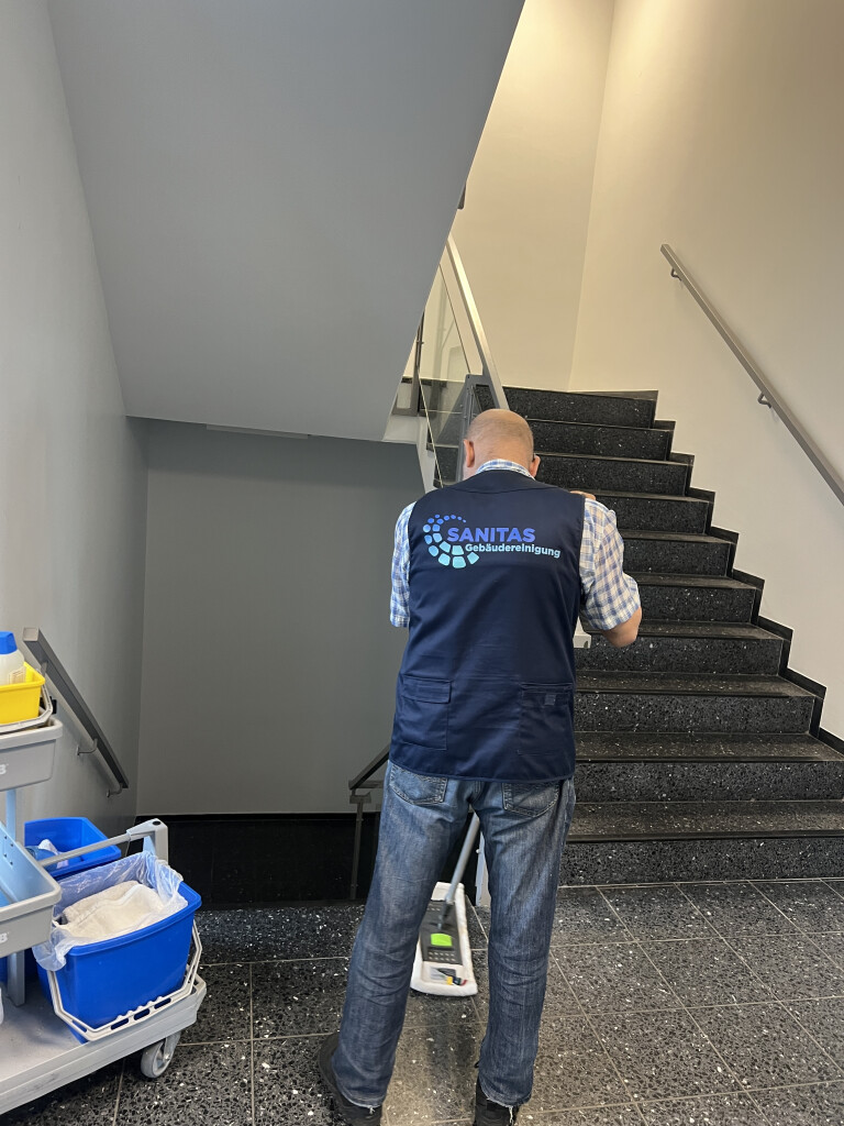 Sanitas Gebäudereinigung - Treppenhausreinigung