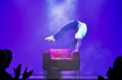 Andalousi Elakel - Handstand Show Act Berlin