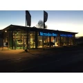 Das Autohaus Lindm&uuml;ller in der Bissendorfer Stra&szlig;e am fr&uuml;hen Morgen ...