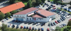 Autohaus Schober GmbH &amp; Co. KG, Toyota Vertragshändler seit 1978, direkt an der B388 in Velden/Vils