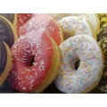 Donuts und andere Backwaren in der B&auml;ckerei &amp; Konditorei erh&auml;ltlich