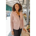 Ern&auml;hrungsberatung Ludwigsburg, Carolin Schr&ouml;ck steht auf dem Marktplatz
