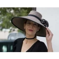 Wagenrad im Dior-Stil nicht nur f&uuml;r die Pferderennbahn.