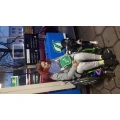 Mein Hund Diesel und im hinzegruf die Zapfs&auml;ulen mit dem logo der joiss Tankstelle