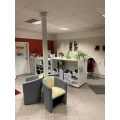 Wartebereich mit Theke.jpg