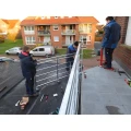 Ein neues Balkongeländer wird angebracht