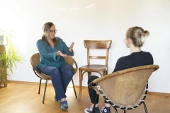Arbeit mit dem „leeren Stuhl“ - eine typische gestalttherapeutische Technik