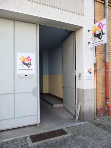 Rundum Yoga Studio Unterbilk Dusseldorf Offnungszeiten Telefon Adresse