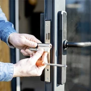 Schlüsseldienst und Aufsperrdienst für Haus und Auto Tag und Nacht Sicherheitstechnik Einbruchschutz München